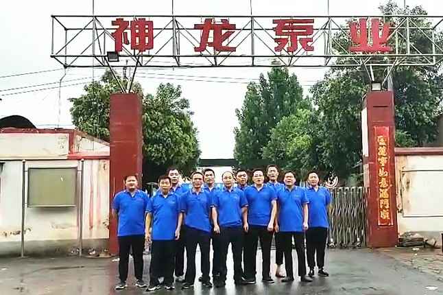 昆明俊峰绿色农业发展有限公司抗洪抢险队7月20日出发准备奔赴抗洪现场